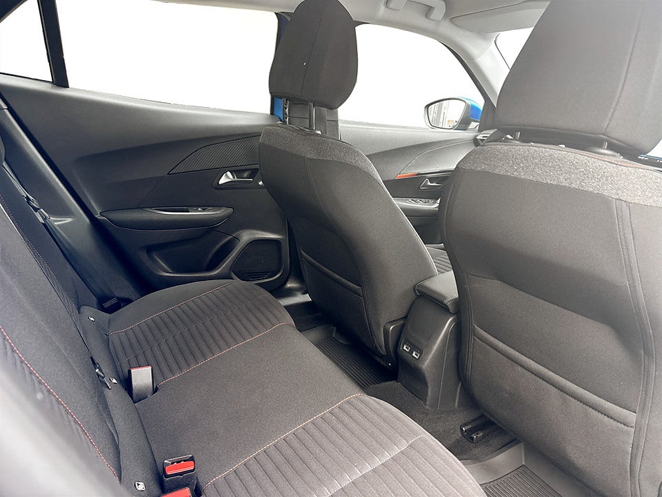 Bild på Peugeot E-2008 Active 50kWh 136hk Aut CARPLAY NAVI