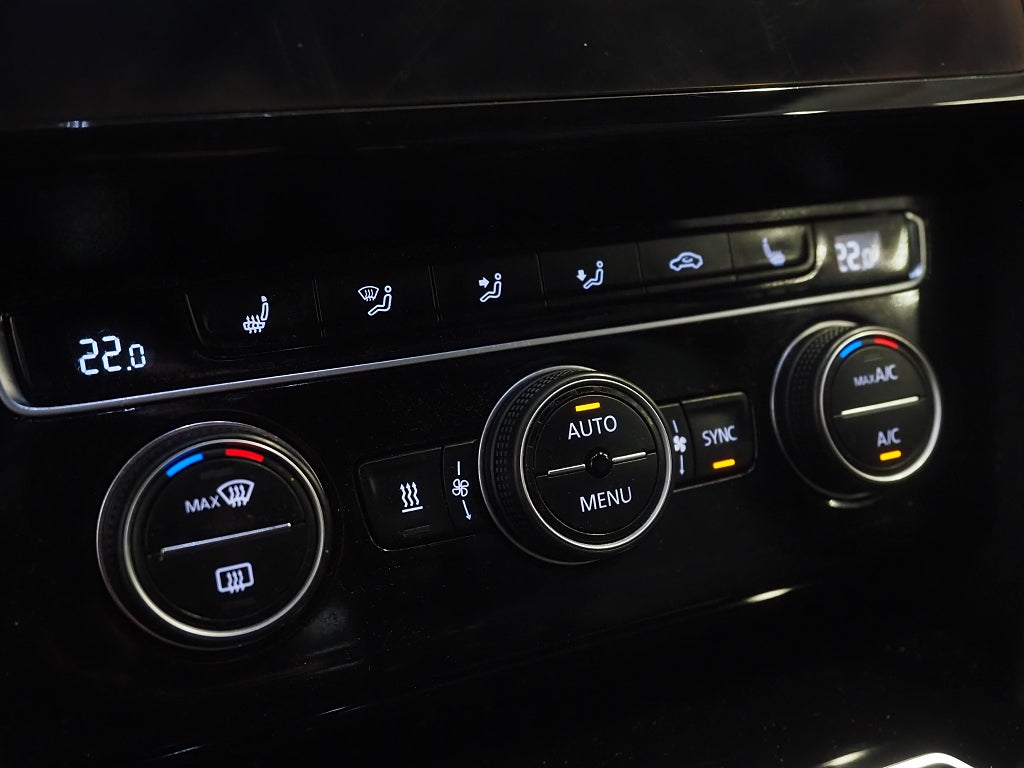 Volkswagen Passat SC 2.0 TDI 4Motion R-Line Cockpit Läder D-Värm Drag Nav