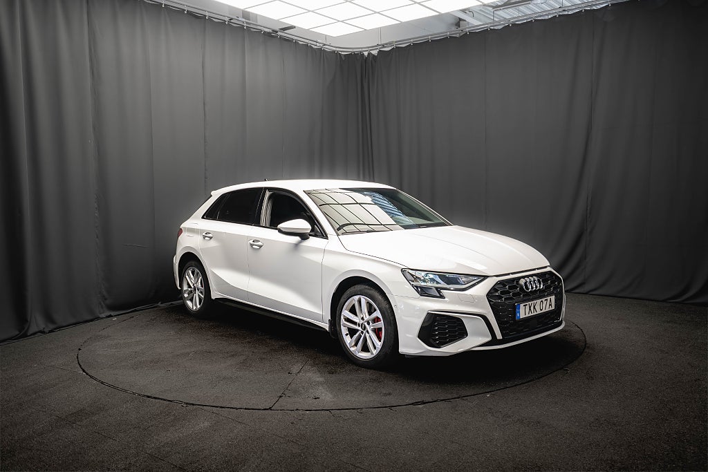 Audi A3 45 TFSI e Plug-in S-Line LÄDER DRAG CARPLAY 245hk