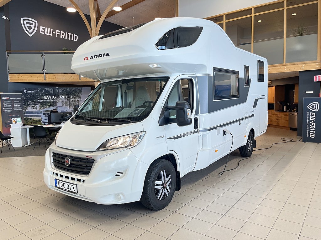 Adria CORAL XL 600 DP (TRUMA+Solcell+5 bält+AC+3 500kg+Cykelställ)