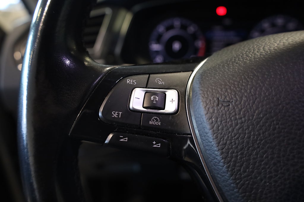 Volkswagen Tiguan 2.0 TDI AUT 4Motion R-Line Massage Drag Värmare Kamera 2017