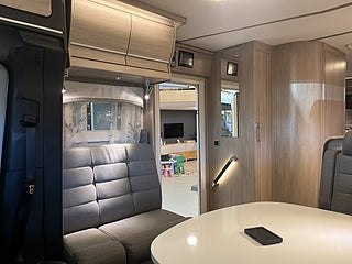 Husbil-halvintegrerad Kabe TMR X 780 LGB 13 av 26