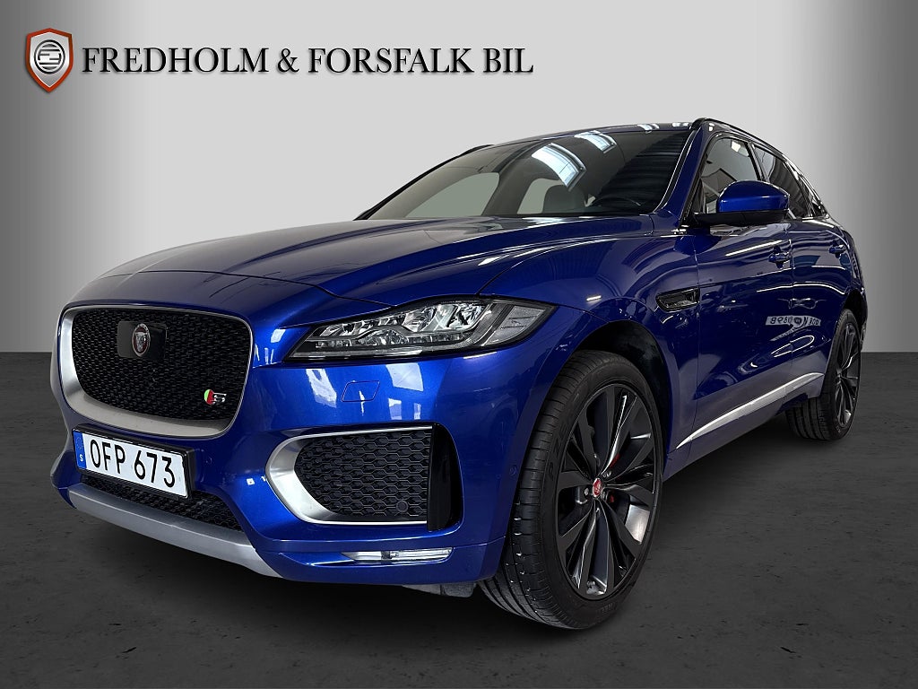 Jaguar F-Pace 30d AWD 300HK First Edition 8400Mil Vinterhjul ingår! 