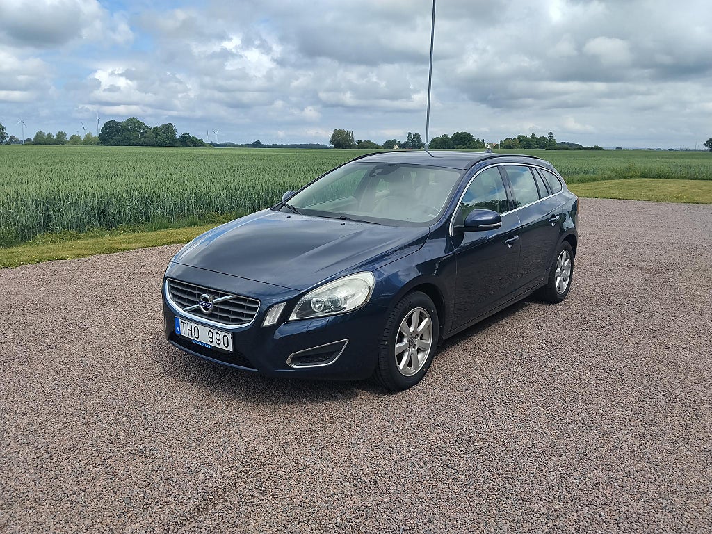 Volvo V60 D4 Momentum Fullservad