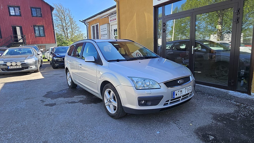 Ford Focus Kombi 2.0 145 Hk Bes Drag/Avb:-323 kr / mån