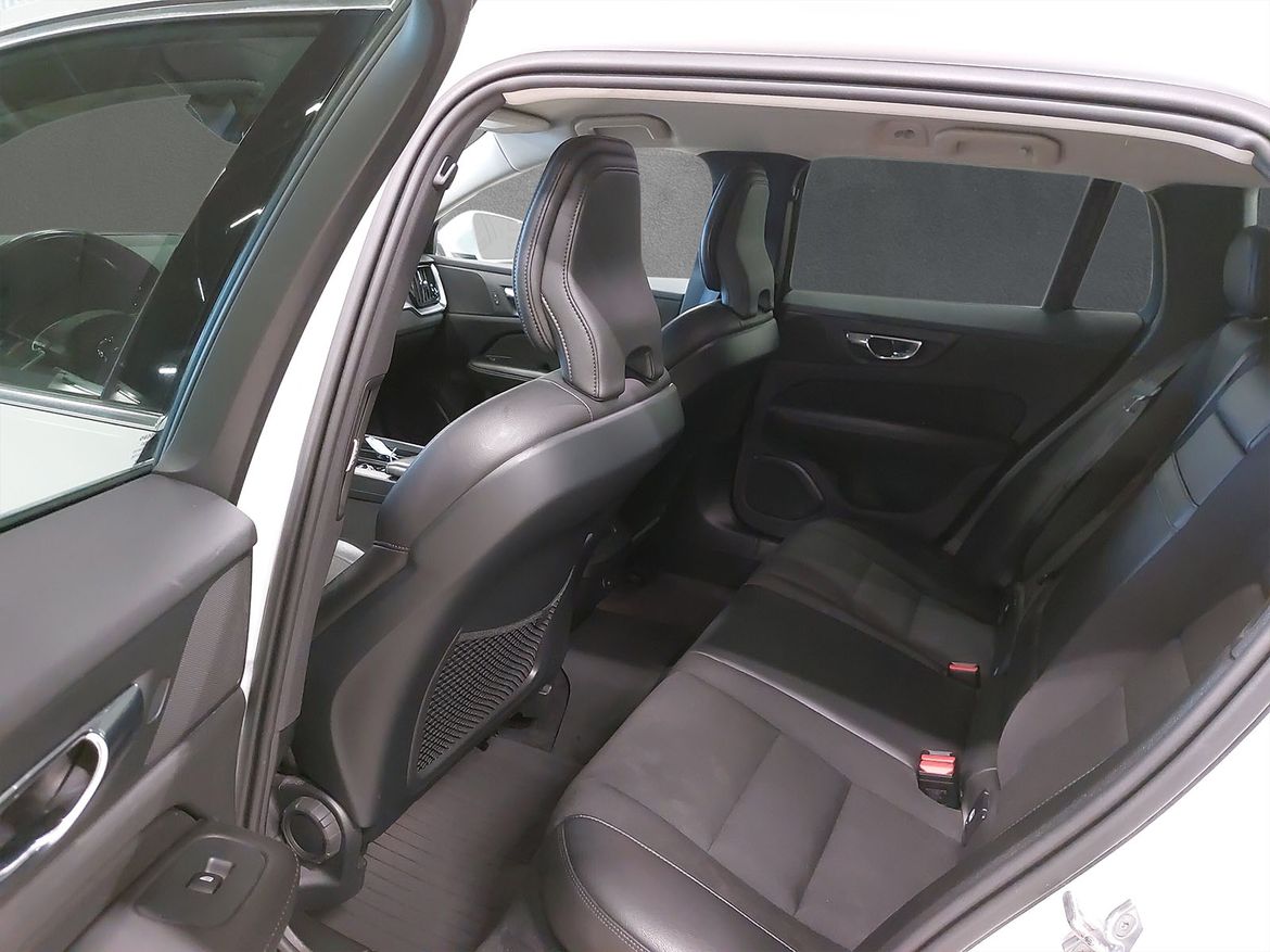 Volvo V60 D4 Momentum Advanced Edition 2021, bild 6/37