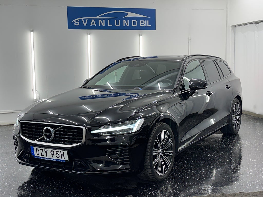 Volvo V60 Recharge T8 AWD Geartronic R-Design / Panorama / VOC