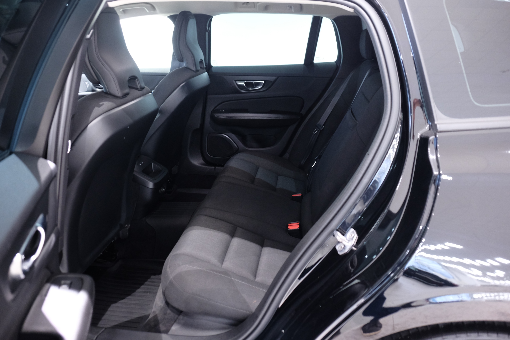Volvo V60 2019, photo 5/43