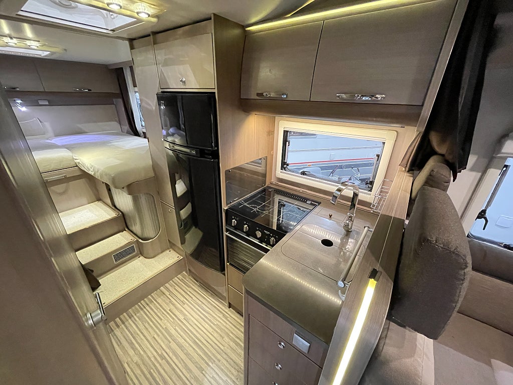 Adria Matrix Supreme 687 SL / ALDE / Taksäng / Solcell /Ugn /  - Adria