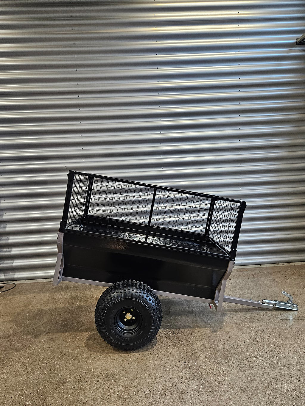 GAR Shark gårdsvagn i plåt med förhöjningsgaller