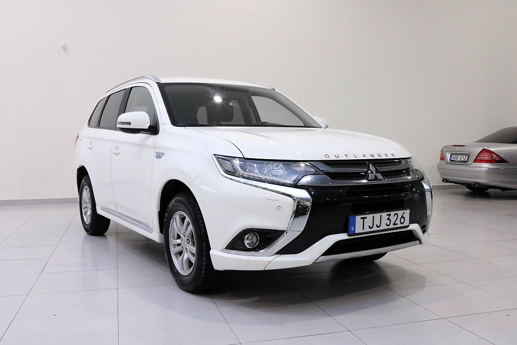Mitsubishi Outlander Plug-in Hybrid / Keyless / PDC / Skinn & Alcantara 