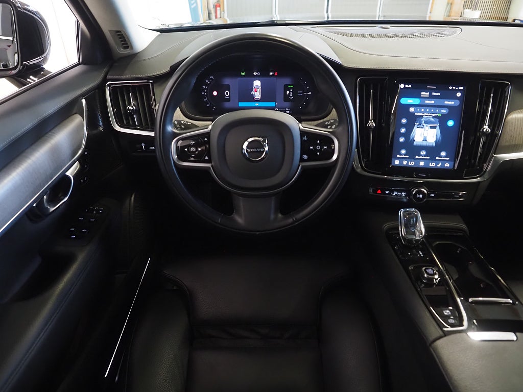 Volvo V90 Recharge T6 AWD Inscription Skinn Drag Pano Orrefors 2022
