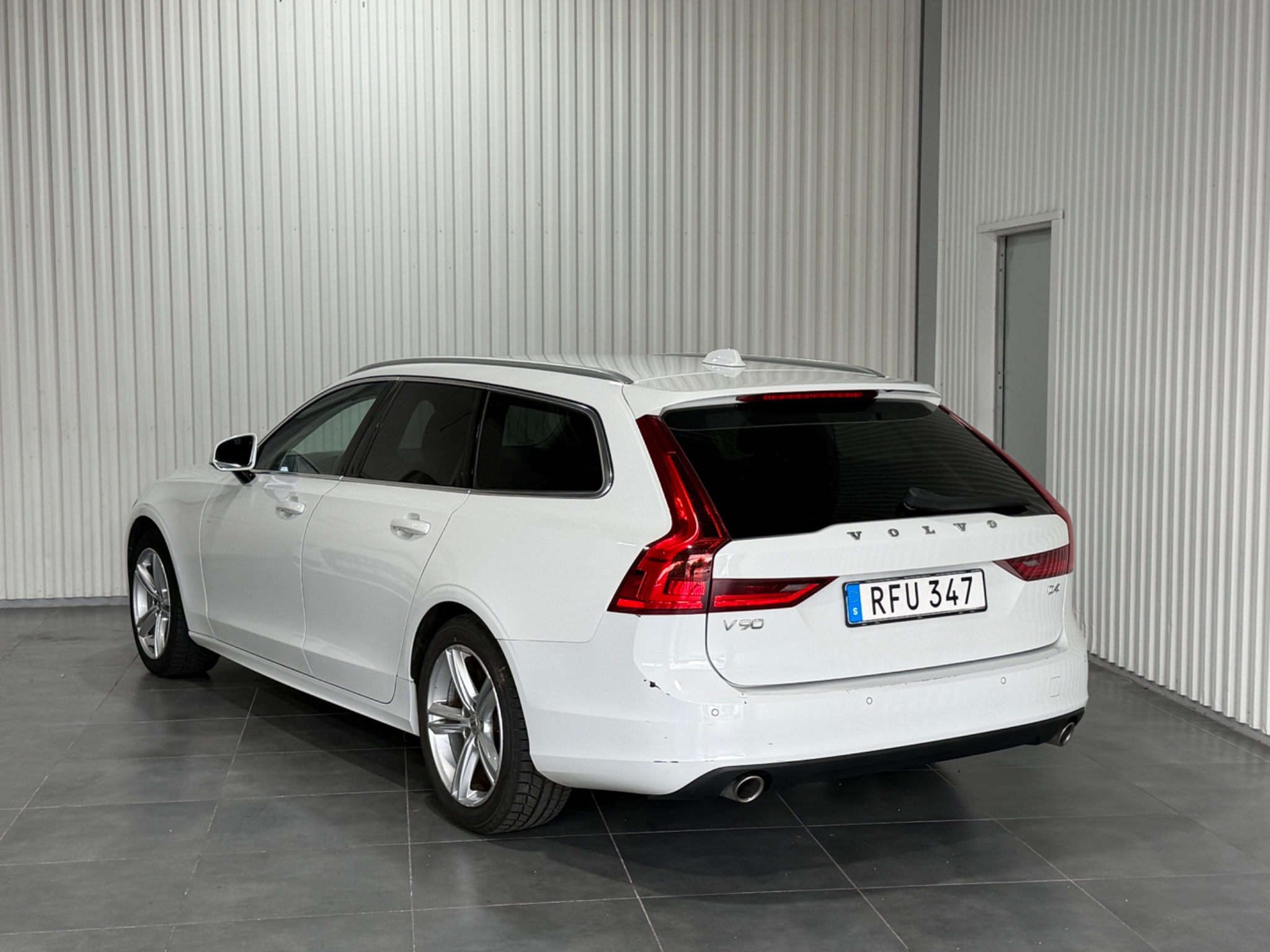 Volvo V90 D4 Momentum Euro 6 2019, photo 7/44