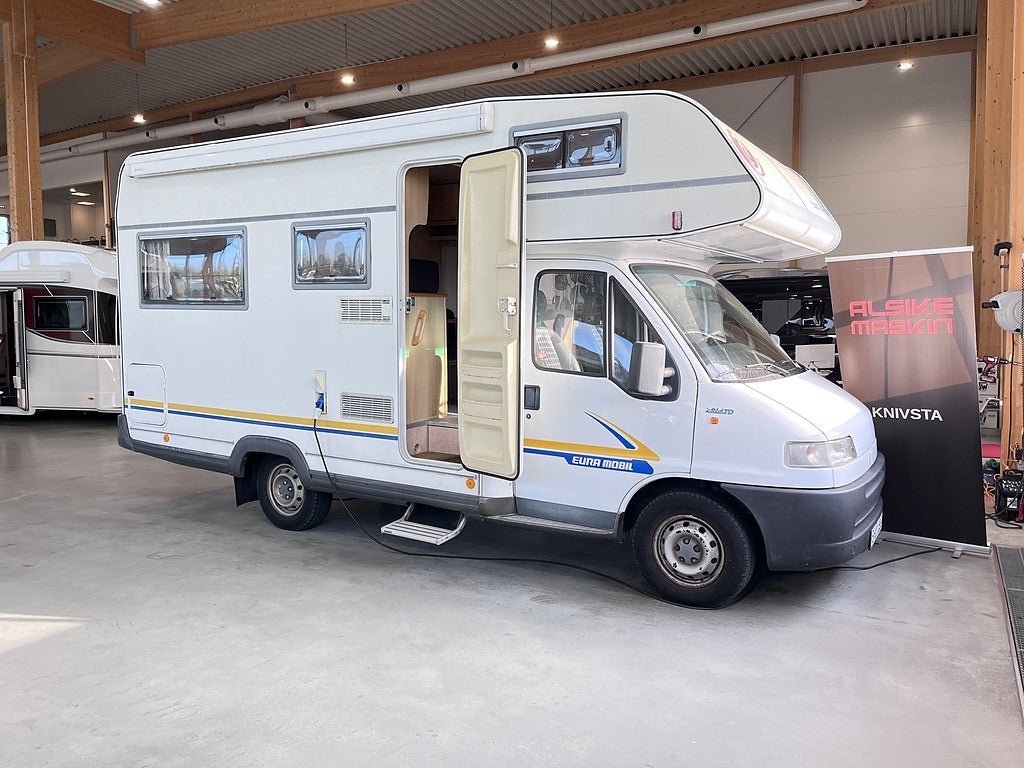 Eura Mobil 585 DS / Solcell / 2x-TakFläkt /