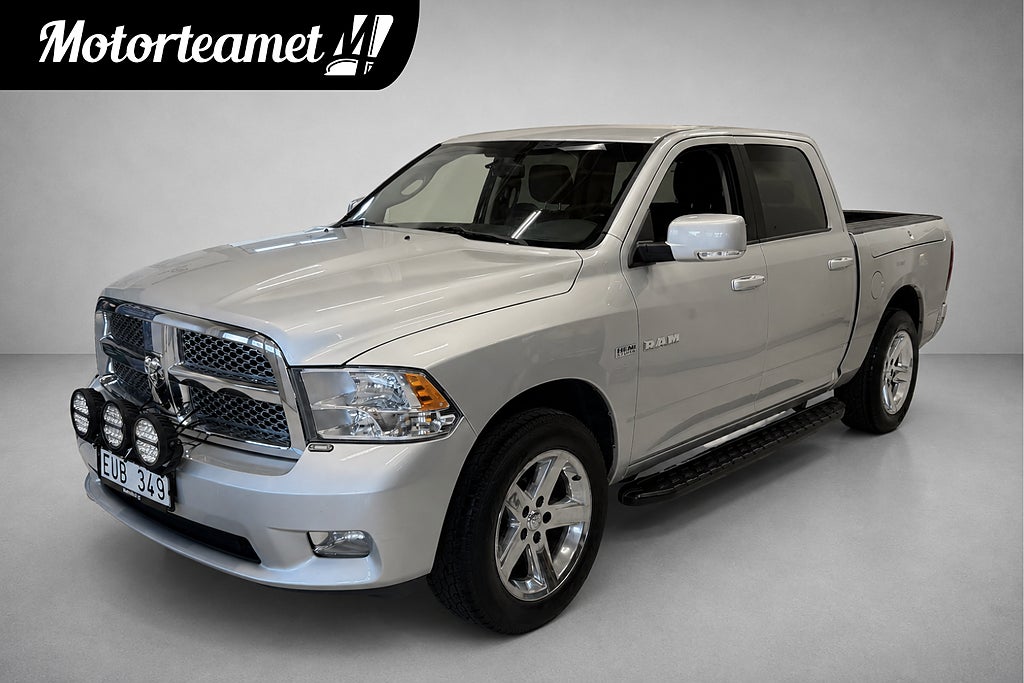 Dodge RAM 1500 Crew Cab Sport 5.7 V8 HEMI 4x4 Skinn Navi RAM-boxar Dra