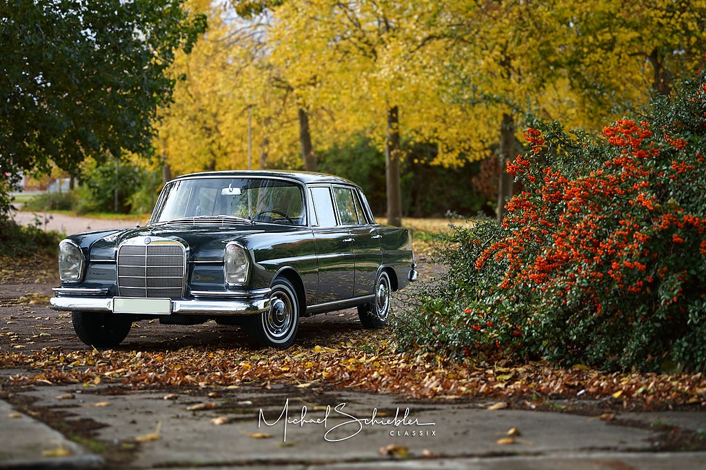 Mercedes-Benz 220