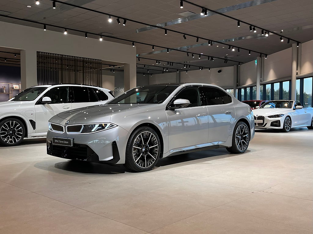 BMW i3 50 xDrive M Sport D/A Plus H/K Panorama Rattvärme Drag