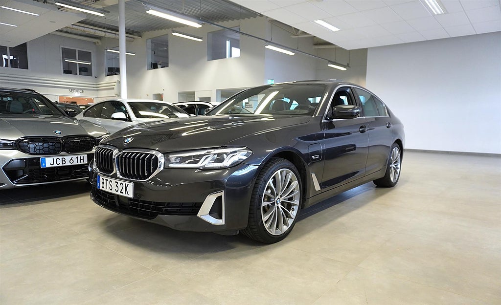 BMW 530e xDrive Sedan Taklucka Komfortstol H K DAP PA Head-Up | Ränta
