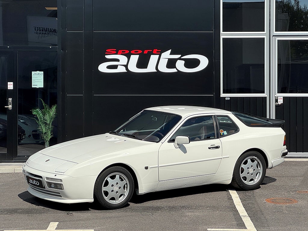 Porsche 944 S2
