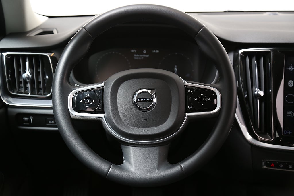 Volvo V60 Cross Country B4 Diesel 197hk Momentum AWD Aut Kamera VOC