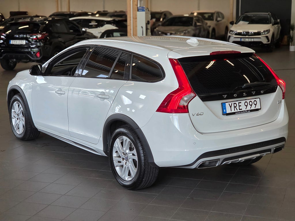 Volvo V60 Cross Country D3 / Momentum /Drag/Värmare/Rattvärme/Kamrem b