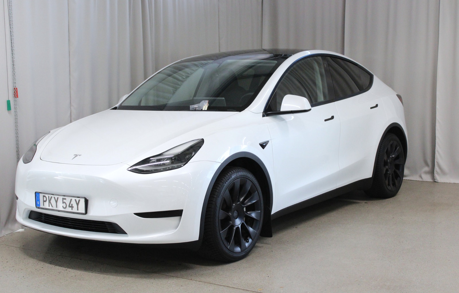 Tesla Model Y Standard Range RWD, Drag, 20'' Uberturbine, Nybilsgaran 2023 - miniatyr 11