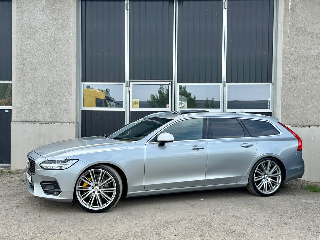Volvo V90 D5 AWD R-Design B&W Pano HUD Kamera Drag 