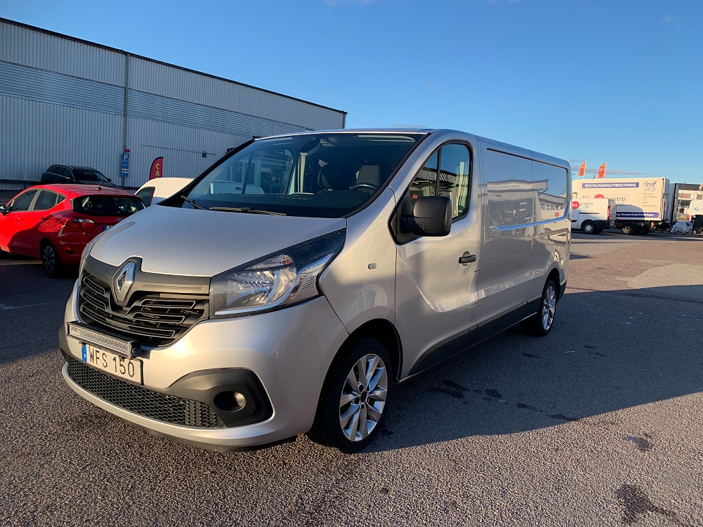 Renault trafic 2.7t 1.6 dCi Euro6 Nyservad Nybesiktad AC Dragkrok