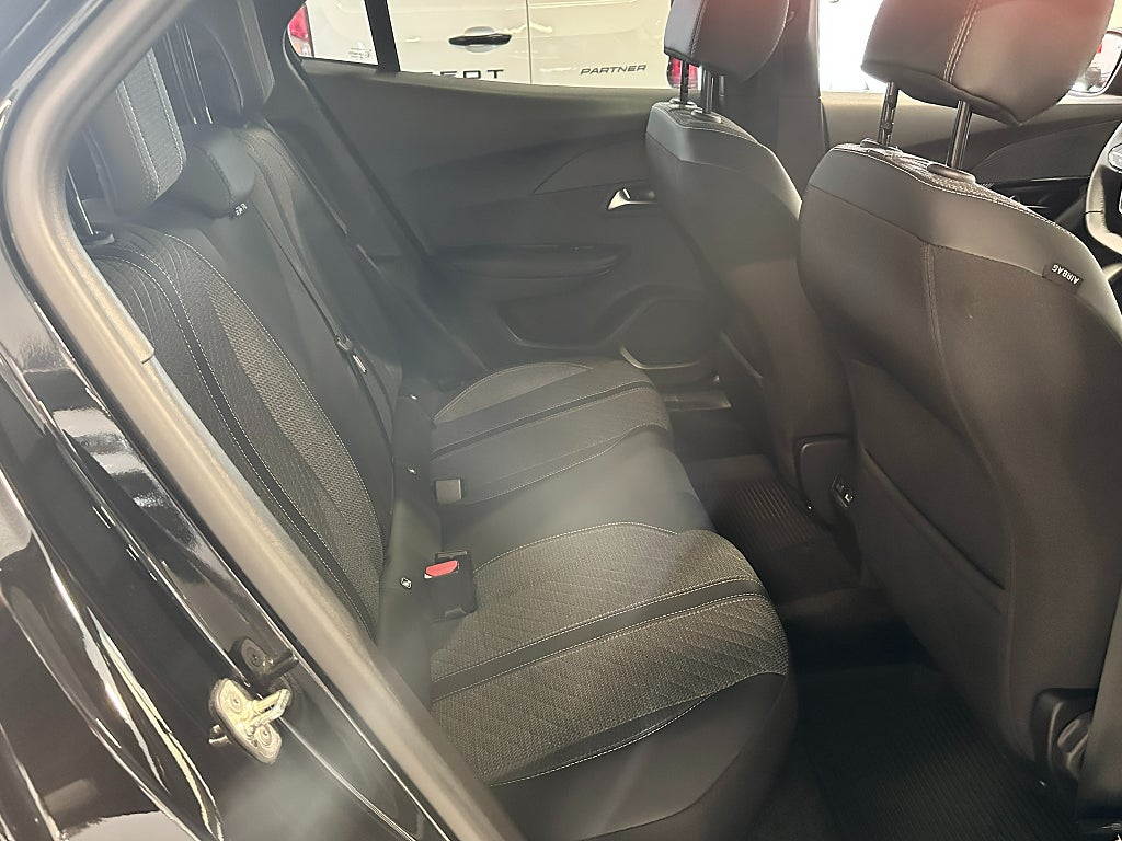 Peugeot 2008 Allure 1.2 PureTech 130hk EAT thumbnail