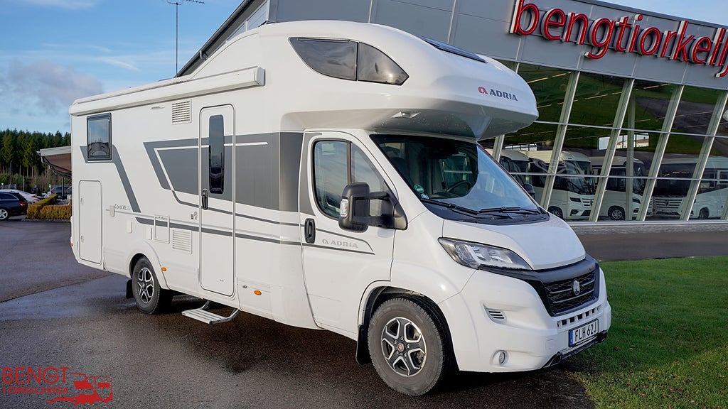 Adria Coral XL A 670 SL Plus | Dragkrok
