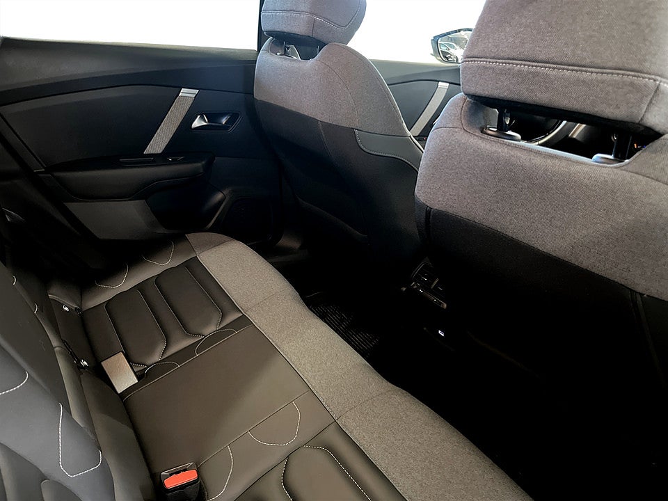 Bild på Citroën C4-X Shine 1.2 PT 130hk Aut B-KAMERA RATTVÄRME