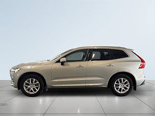 Volvo XC60 B4 AWD Momentum Advanced S&V-hjul Värmare Drag Kamera – bild 4