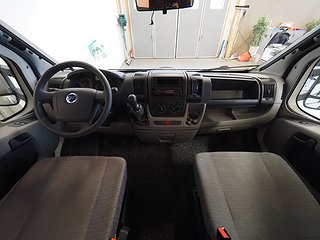 Husbil-halvintegrerad Knaus Van TI 550 6 av 19