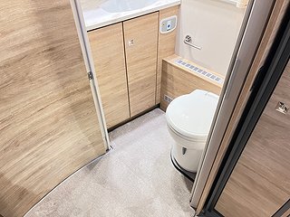 Husbil-integrerad Dethleffs Globetrotter XLI 7850 EB 29 av 40