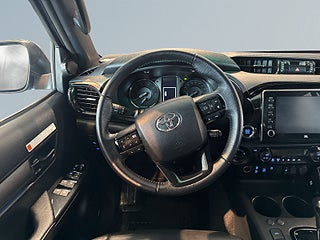Toyota Hilux Dubbelhytt 2.8 4WD Invincible MOMS/JBL/360/Skinn/MoK