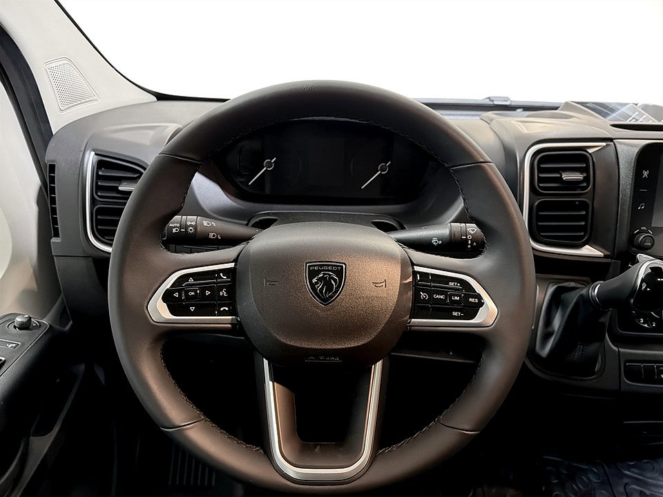 Bild på Peugeot Boxer Snoeks Crew Cab 180hk Aut L3H2 - OMGÅENDE LEVERANS!