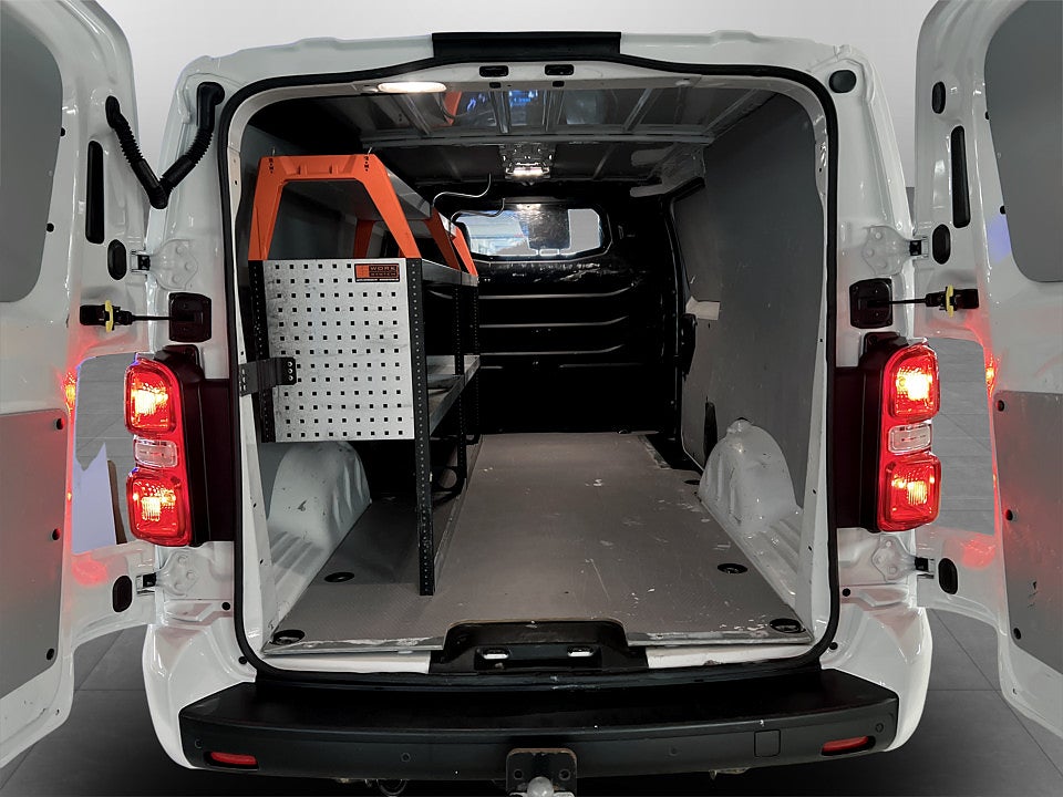 Bild på Peugeot Expert PRO+ 2.0 BlueHDi 180hk Aut L3 DRAG B-KAMERA