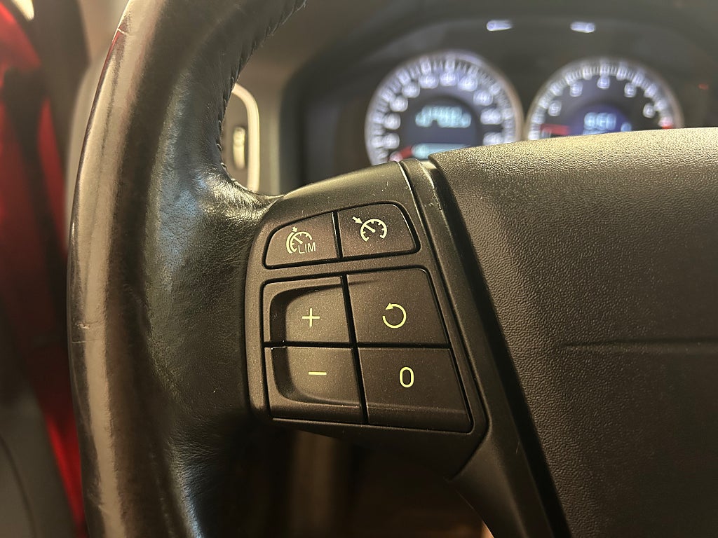 Volvo V60 T4F 180hk Aut Kinetic |Drag|Värmare|Keyless| 2012