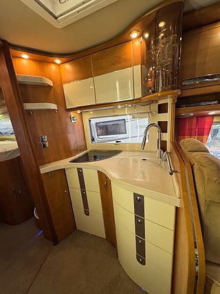 Husbil-integrerad Carthago CHIC E-LINE I 50 (3.0 180HK AUTOMAT) Långbädd, ALDE, 5-bältad! 7 av 22