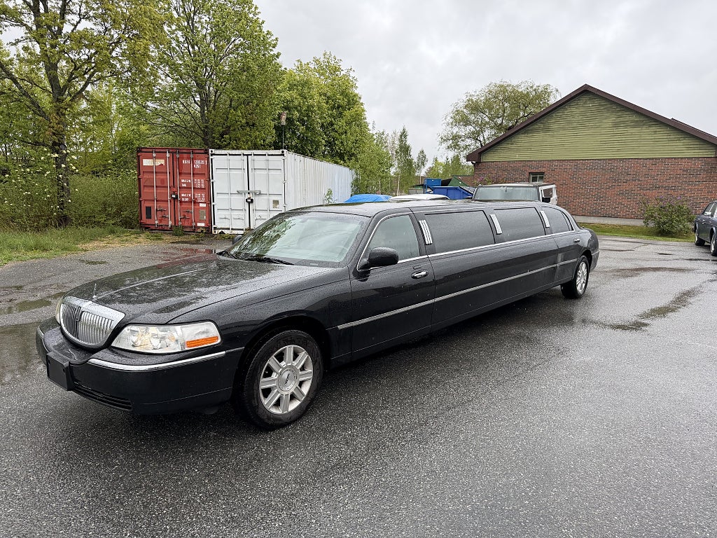 Lincoln Town Car Limo Stretch Limousine 5 Dörrars 