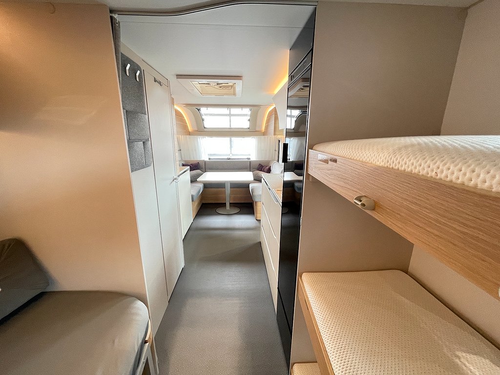 Adria Adora 593 UK /ALDE / Barnkammare / 3-våning / 7 bäddar - Adria