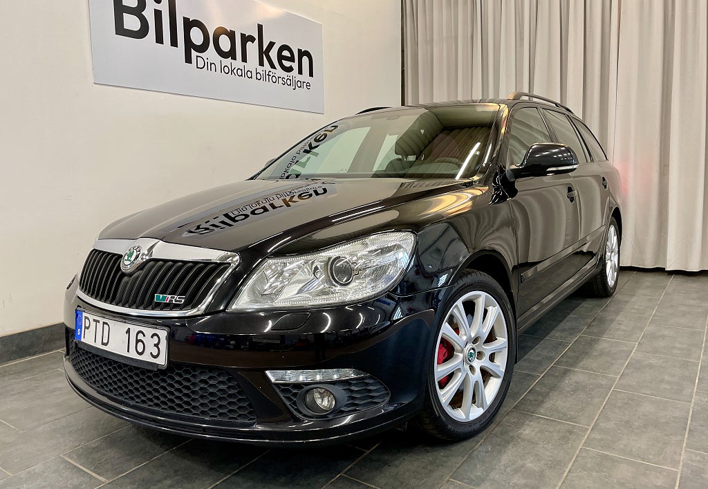 Skoda Octavia Kombi RS 2.0 TSI RS Euro 5 200Hk / Nyservad / Värmare 