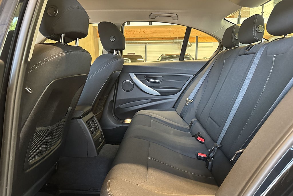 BMW 320D xDrive Sedan Steptronic Sport line