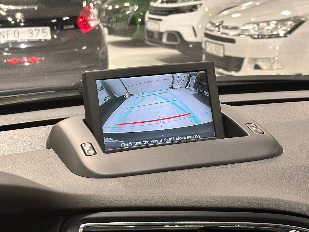 Peugeot 5008 Allure 1.6 BlueHDi 7-sits 120hk B-kam, Navi, Panorama thumbnail