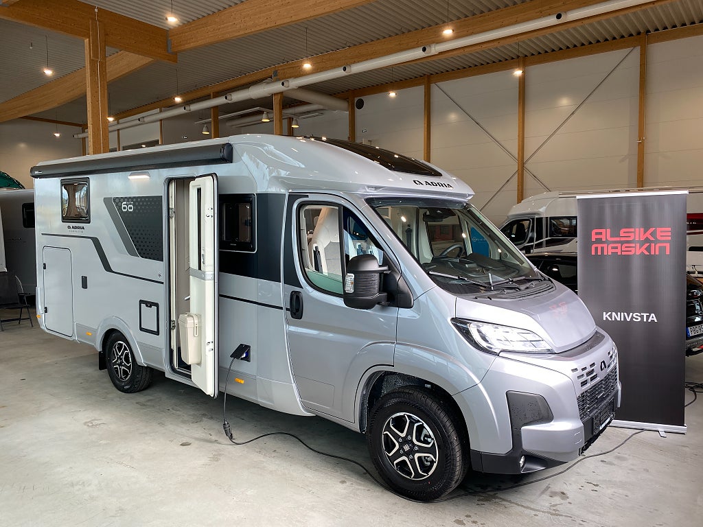 Adria Compact DL 60 Y / B-körkort / Under 7m / Face to Face