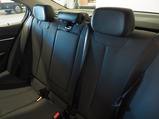 Sedan BMW 330e 16 av 22