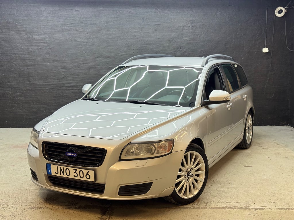Volvo V50 D2 Kinetic Euro 5 Nybesiktad