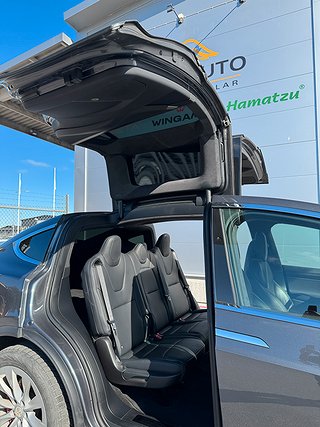 SUV Tesla Model X 8 av 25