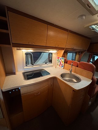 Husbil-halvintegrerad Eura Mobil P672 SB 7 av 18