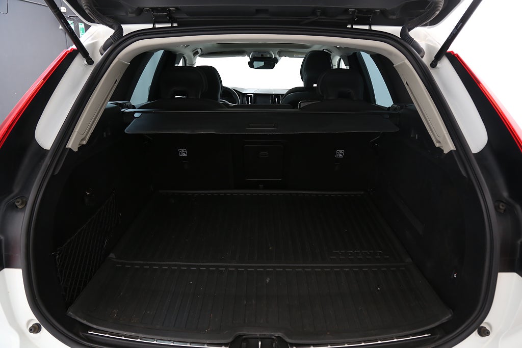 Volvo XC60 T8 Twin Engine AWD Momentum Edt Aut Pano Drag Leasbar 2020